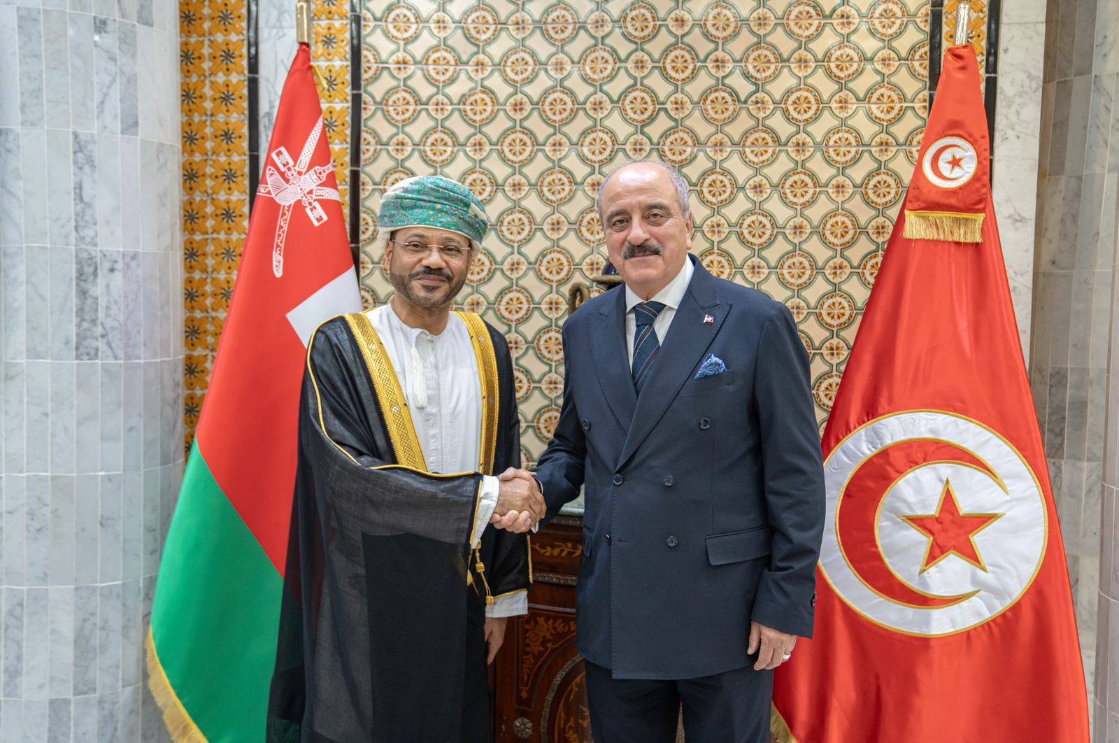 وزير الخارجية ونظيره العماني يؤكدان ضرورة متابعة تنفيذ توصيات الدورة الـ16 للجنة المشتركة التونسية العمانية