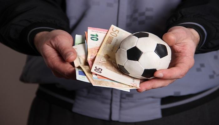 عدد من رؤساء الأندية الفرنسية يواجهون شكاوي وتهما بالفساد وغسيل الأموال