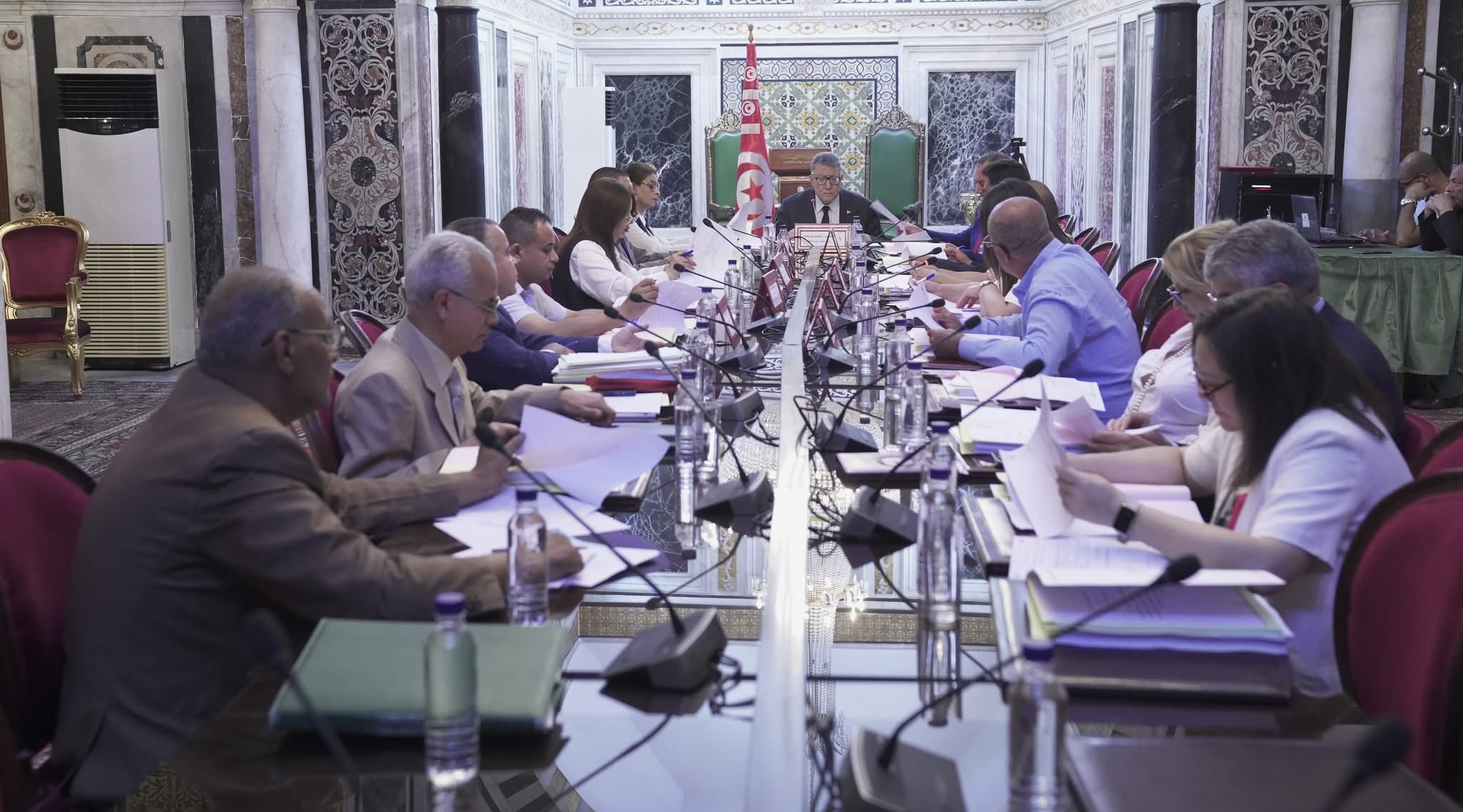 من بينها إحداث "البنك البريدي".. مكتب البرلمان يقرر إحالة مقترحات قوانين إلى اللجان المعنية 