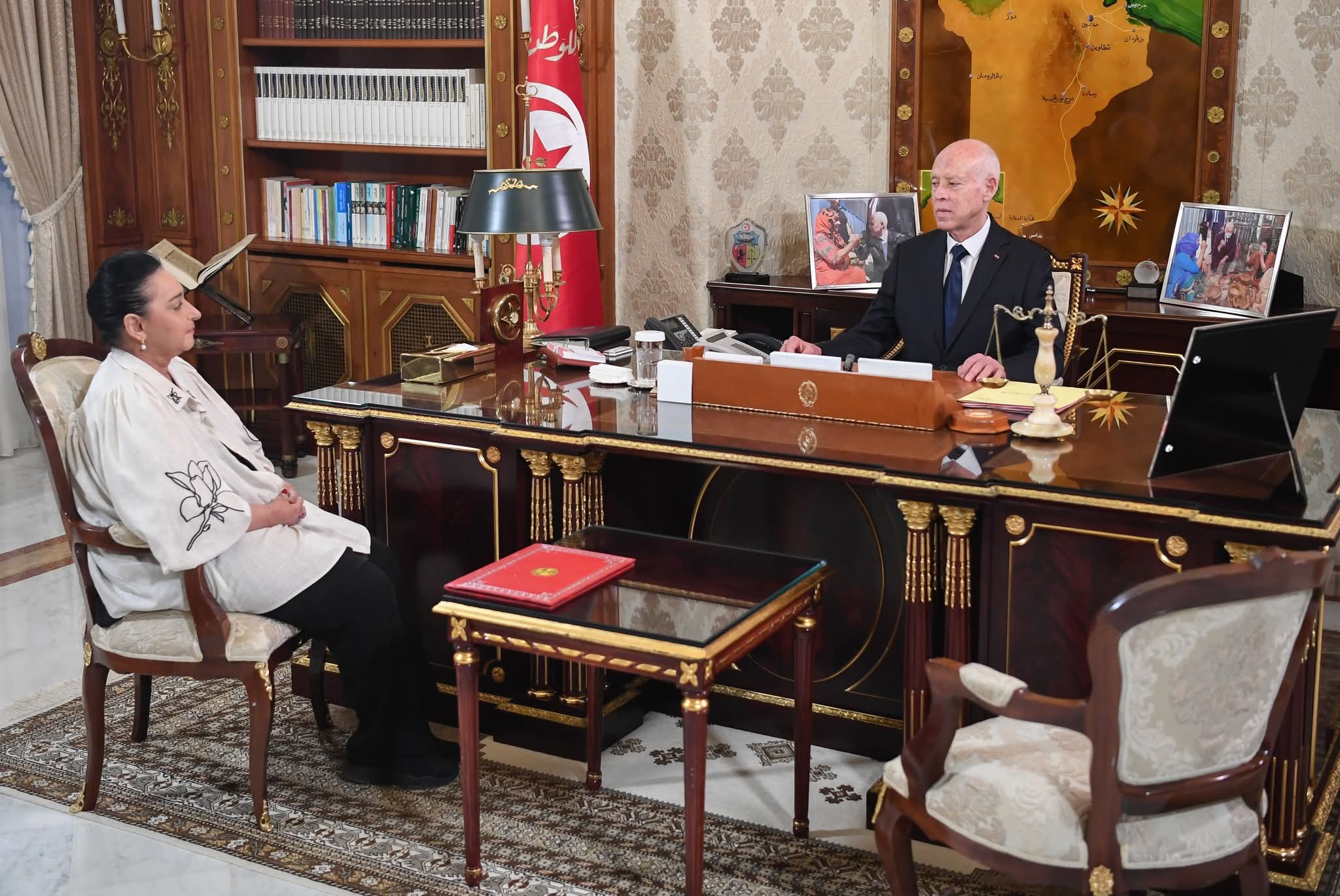  لدى استقباله وزيرة الشؤون الثقافية.. رئيس الجمهورية يسدي تعليماته بمضاعفة الجهود للتعهّد بدور الثقافة لنشر الفكر الوطني الحرّ والعمل على استرجاع الآثار المنهوبة 