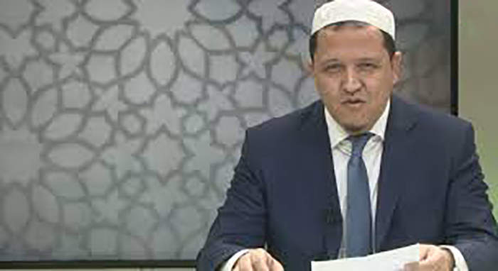 حرّض على المقاومة وقبّل يد وزير اسرائلي.. دعوات لسحب الجنسية التونسية من الإمام المطبّع حسن الشلغومي 