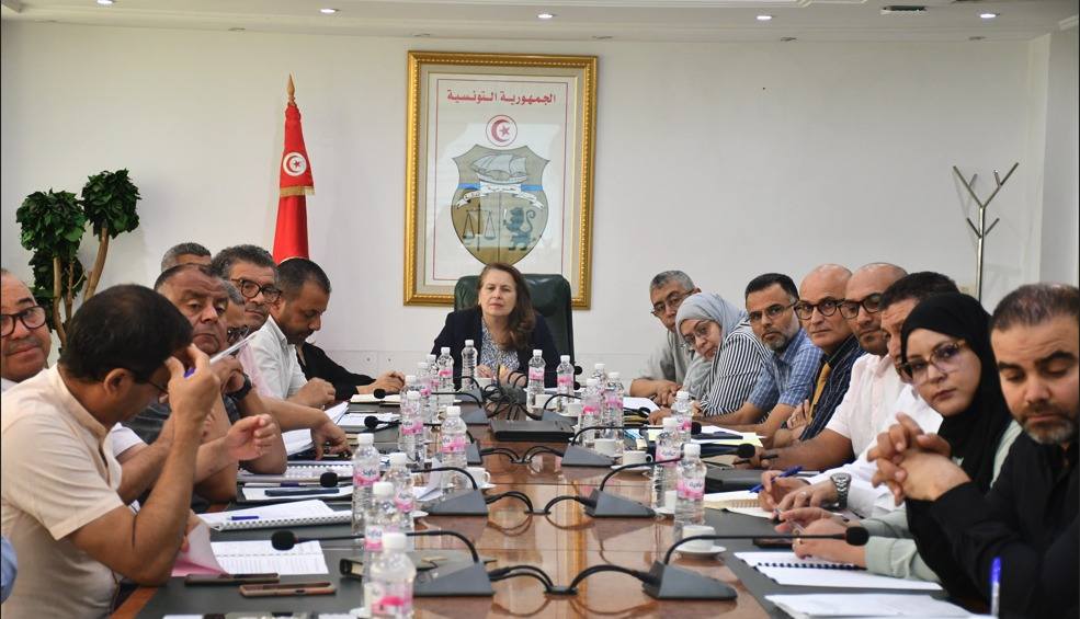 نحو إعادة هيكلة الشركة التونسية لنقل المواد المنجمية