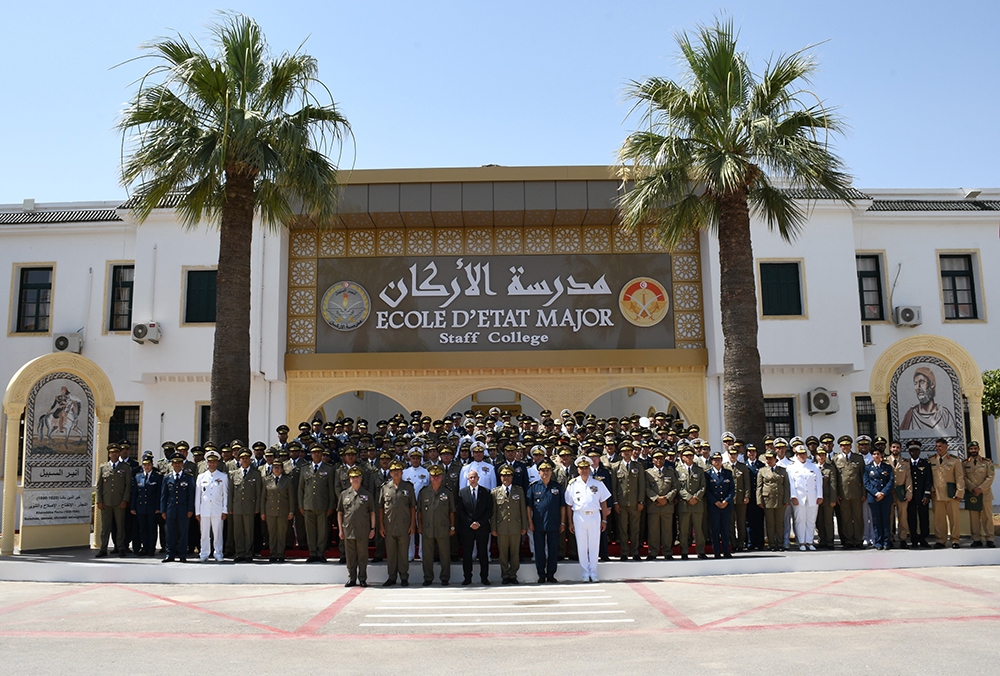 وزير الدفاع: التكوين بمدرسة الأركان يُعدّ محطّة متميزّة لتعزيز الكفاءات القيادية لأفراد قواتنا المسلّحة