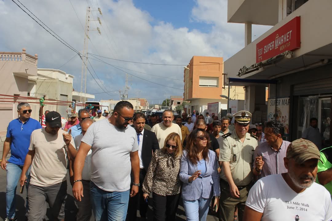 والية نابل تزور منطقة صاحب الجبل للاطلاع على مظاهر التلوث البيئي بوادي الصيادي والاستماع الى مشاغل الأهالي 