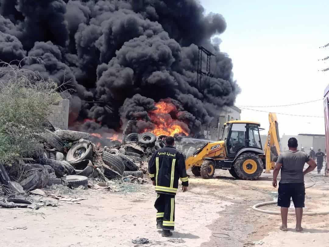 قابس.. اندلاع حريق في مستودع العجلات المطاطية بالمنطقة الصناعية 