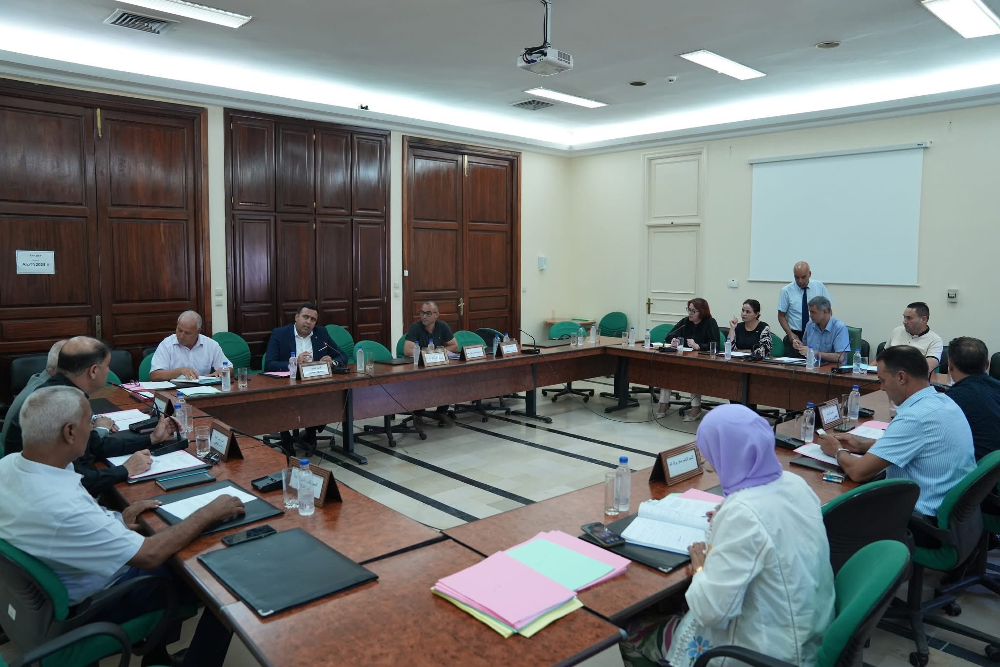 لجنة التخطيط تصادق على تقرير مقترح قانون لانتداب خريجي التعليم العالي المعطلين بالقطاع العام والوظيفة العمومية