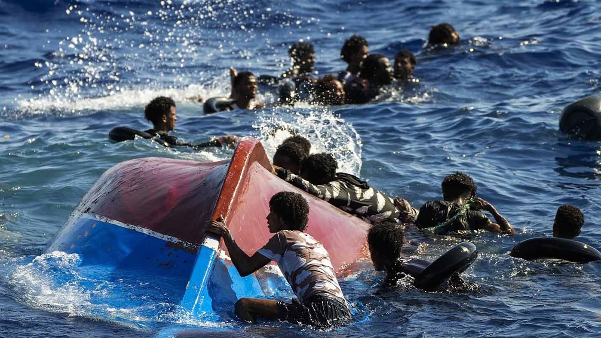  قبالة سواحل موريتانيا.. إنقاذ 75 مهاجرا غير نظامي من غرب أفريقيا