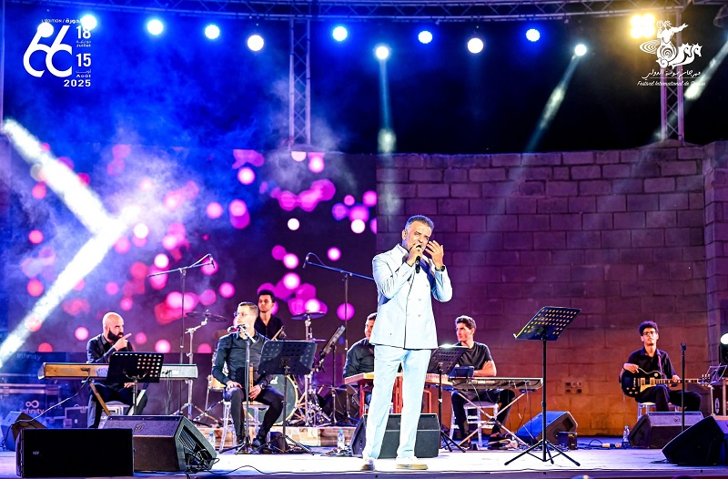 في عرضه بمهرجان سوسة الدولي..   محمد الجبالي يصنع جسر تواصل موسيقي مع جمهوره