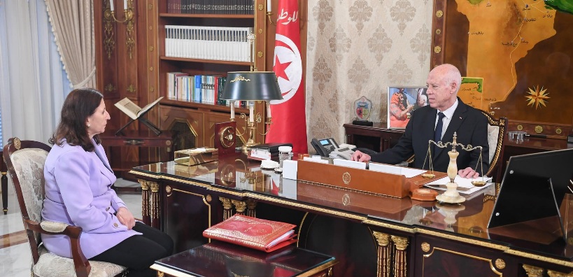 رئيس الجمهورية لدى استقباله رئيسة الحكومة:  أحداث غير طبيعية مرتب لها بغاية تأجيج الأوضاع 