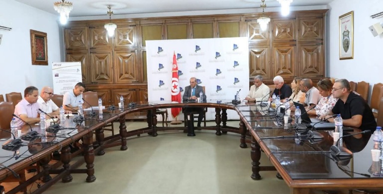 الصعوبات الادارية والفنية التي تعيق انجاز ميناء الصيد البحري بالمهدية محور جلسة عمل بوزارة التجهيز