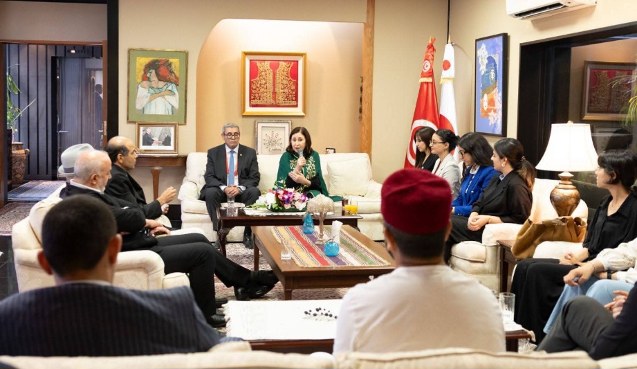  رئيسة الحكومة خلال لقاء عدد من الجالية التونسية المقيمة باليابان: نعوّل عليكم في تمثيل تونس وبناء جسور الثقة والتعاون 