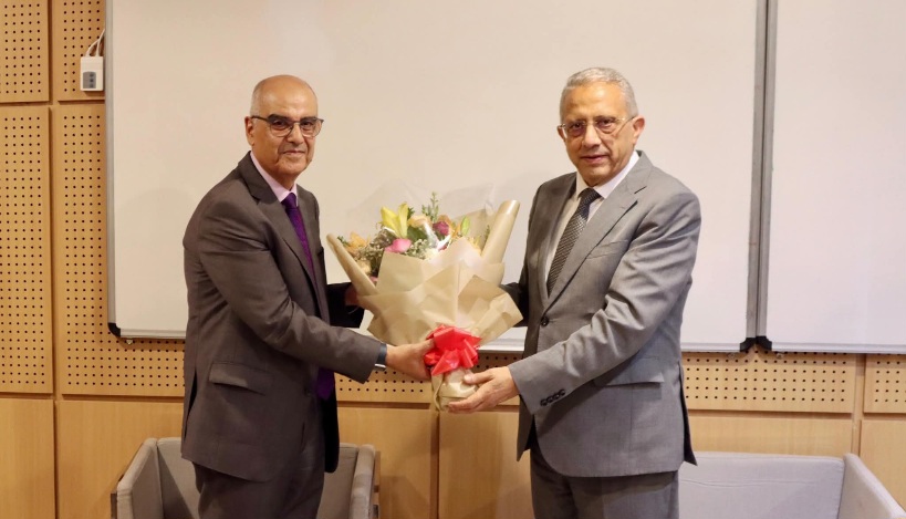 وزير الصحّة يكرّم ممثل منظمة الصحّة العالمية بتونس