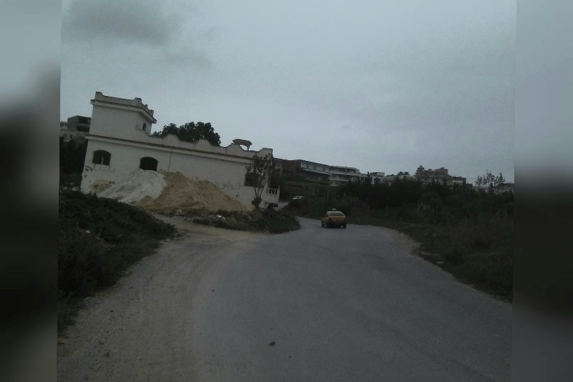 رأس الجبل.. الأهالي يطالبون بفتح طريق  رئيسي في الماتلين