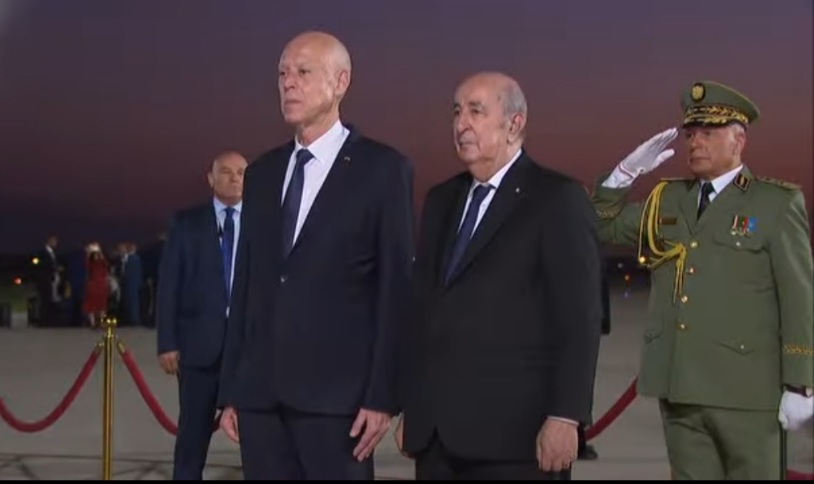 رئيس الجمهورية يحلّ بالعاصمة الجزائرية