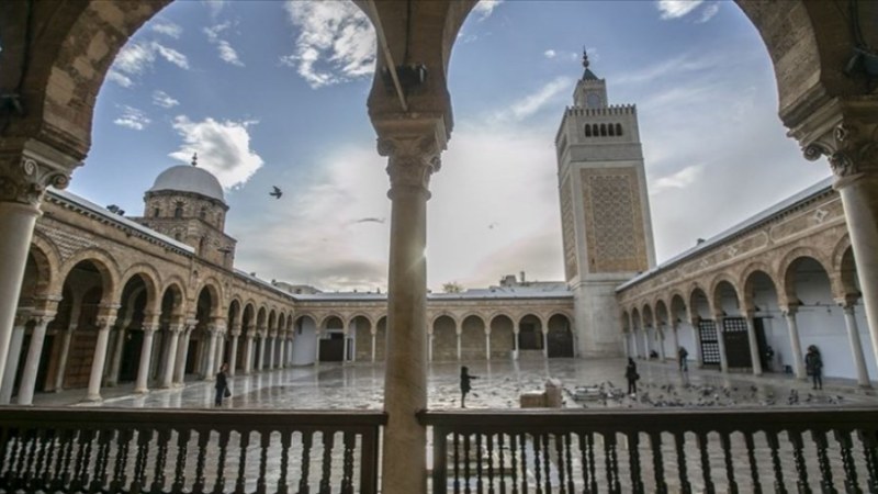 بحامع الزيتونة المعمور.. تونسيون يحتفلون بالمولد النبوي بإنشاد قصيدة الهمزية 