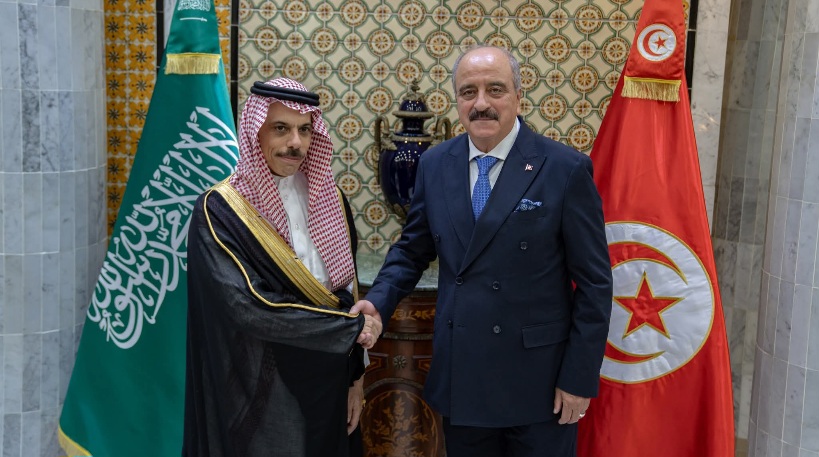 وزير الخارجية ونظيره السعودي يؤكّدان متانة العلاقات الثنائية وضرورة الاستمرار في التنسيق والتشاور تجاه مختلف القضايا