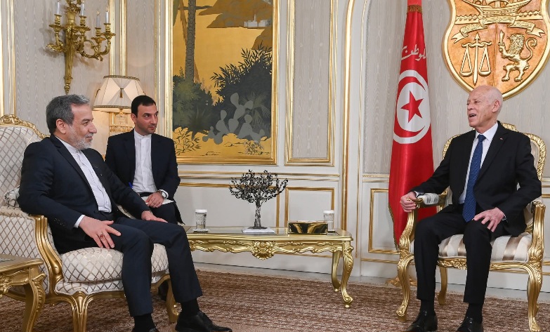رئيس الجمهورية لدى استقباله وزير الخارجية الإيراني: " ترتيبات العدوّ الصهيو.ني بثّ الفرقة وزرع بذور الفتنة بين مكوّنات الأمة الواحدة لن تنجح"