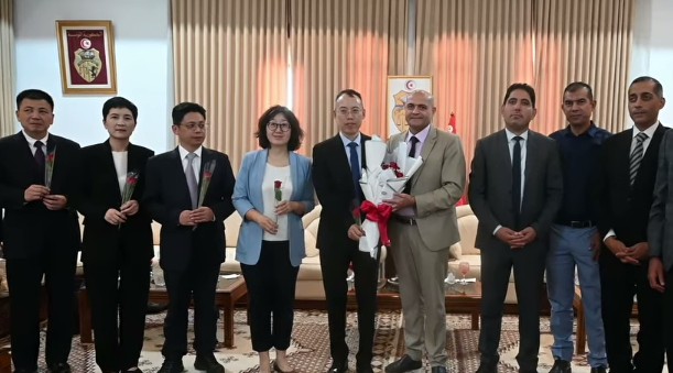 القيروان..توقيع اتفاقية شراكة بين بلديتي القيروان وشاوكسينغ الصينية