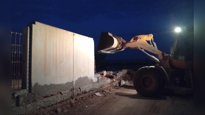  جرجيس.. إزالة جدار آيل للسقوط