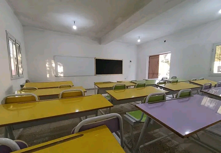 سبيبة/ القصرين.. مبادرة شبابية بإصلاح وتهيئة أقسام بمدرسة ابتدائية وطلاء المؤسسة 