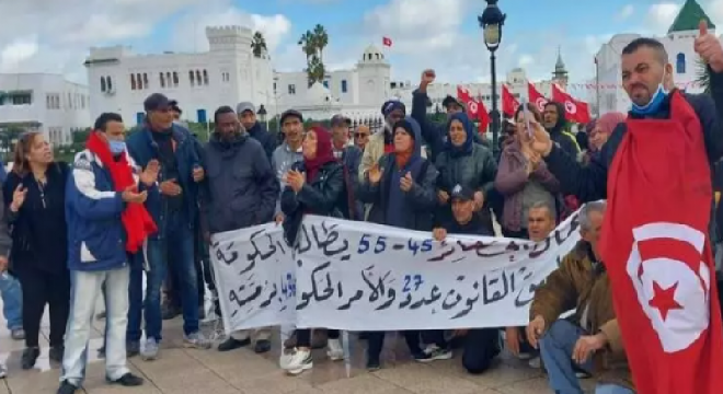 للتدخل من أجل تطبيق النصوص المتعلقة بانتدابهم.. عمال الحضائر بين 45 و55 سنة يوجهون نداء إلى رئيس الجمهورية  
