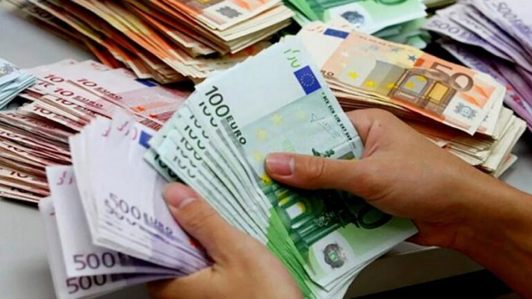 تحويلات التونسيين بالخارج: توقعات أن تناهز خلال سنة 2026 نحو 7900 مليون دينار