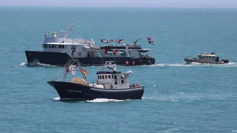 إيطاليا ترسل سفينة ثانية تابعة للبحرية لمرافقة أسطول مساعدات غزة