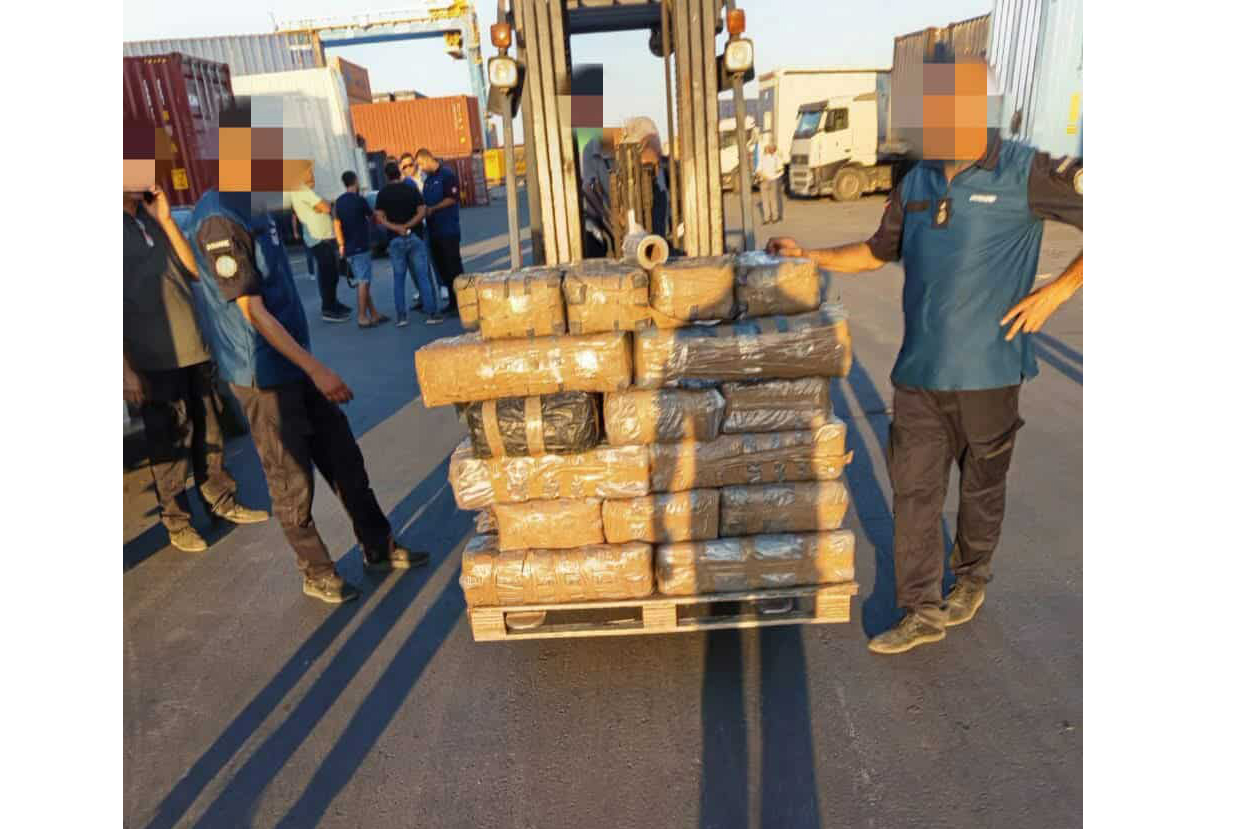  في عملية نوعية.. الديوانة بميناء رادس تحبط محاولة  تهريب 572.5 كلغ من "الزطلة"