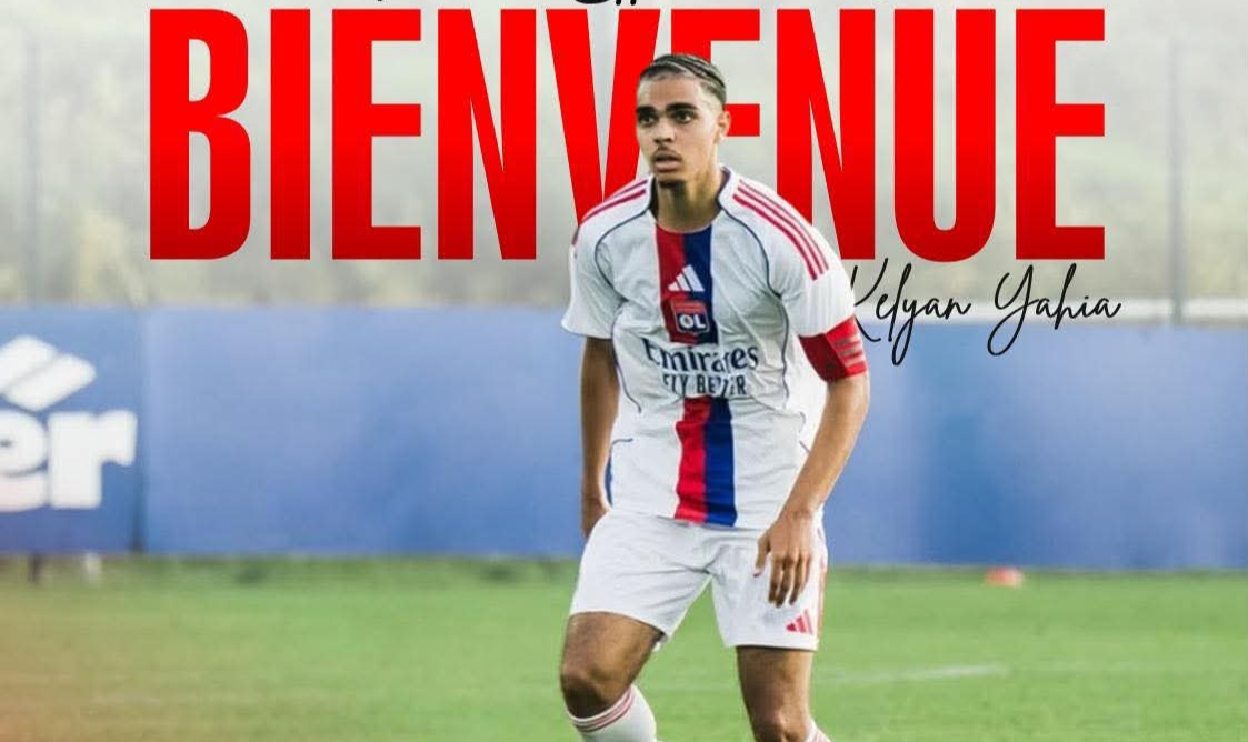 مدافع ليون الفرنسي يختار المنتخب الوطني 