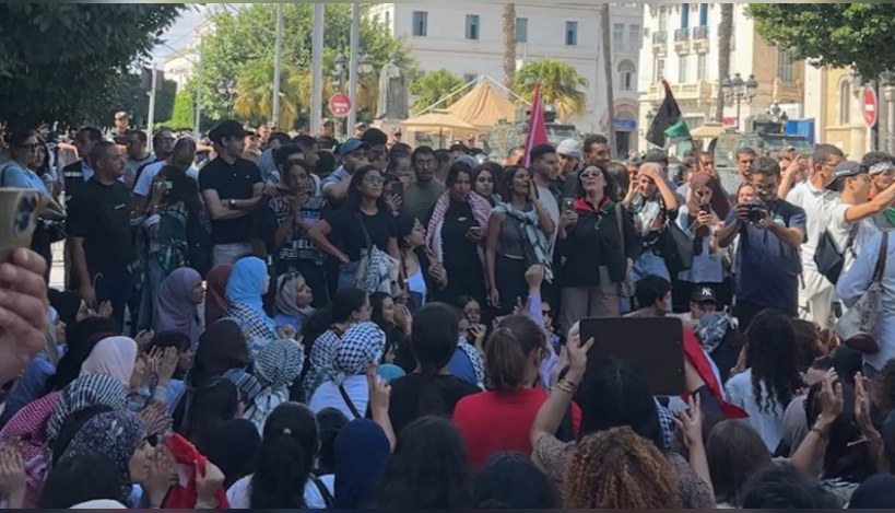 مئات الطلبة والتلاميذ يتظاهرون وسط العاصمة مساندة لأسطول الصمود وللشعب الفلسطيني