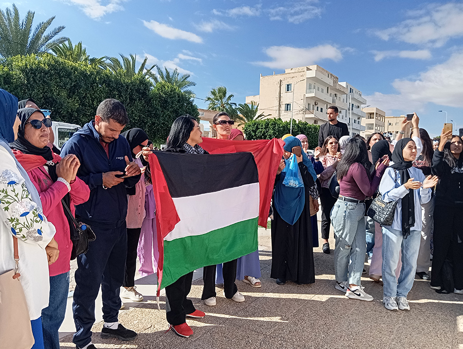 سيدي بوزيد.. مسيرة طلابية تضامنا مع أسطول الصمود 