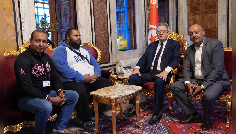 رئيس البرلمان يستقبل ممثّلين عن عمال شركات مناولة