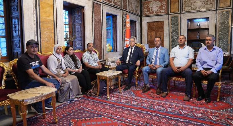 رئيس البرلمان يؤكد التزام المجلس بمعالجة ملف أصحاب الشهائد العليا المعطلين عن العمل