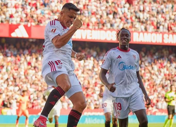 الليغا: اشبيلية يقسو على برشلونة ويعيد الصدارة للريال