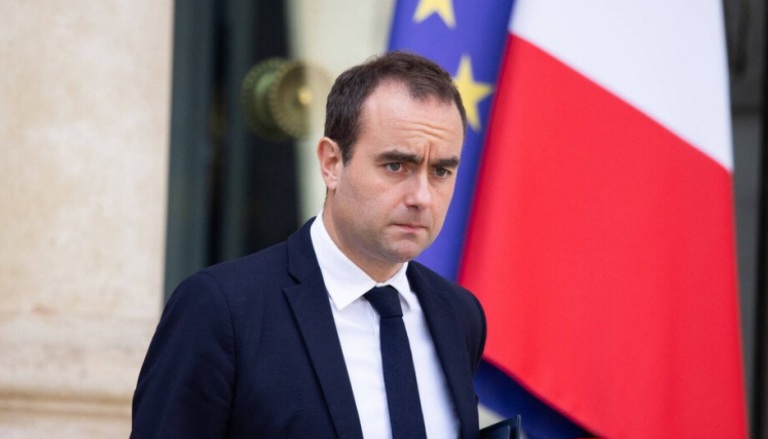 فرنسا.. رئيس الوزراء سيباستيان لوكورنو يقدم استقالته وماكرون يقبلها