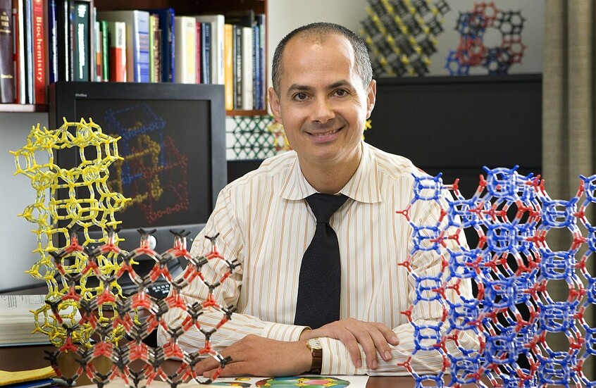 من أصل فلسطيني.. عمر ياغي يفوز بنوبل للكيمياء