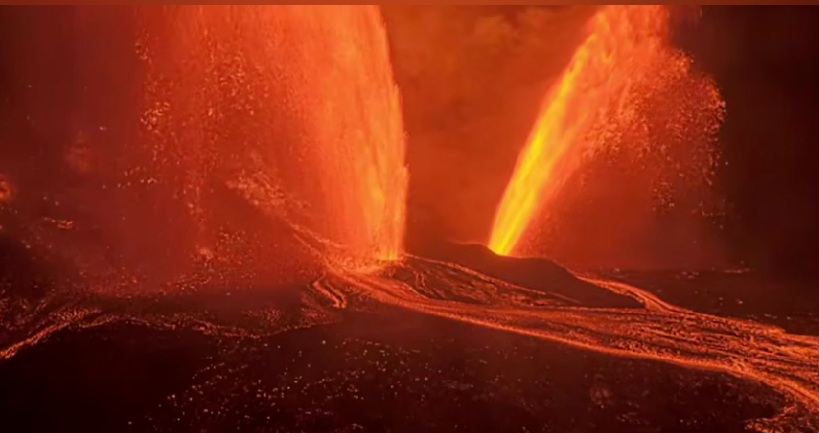  الولايات المتحدة.. بركان كيلاوا في هاواي يطلق حمما على ارتفاع 450 مترا