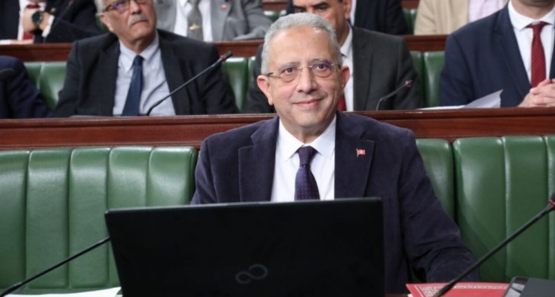 الفرجاني يستعرض أوجه تعزيز القطاع الصحي بقابس خلال جلسة حوارية حول الأوضاع التنموية والبيئية بالجهة  