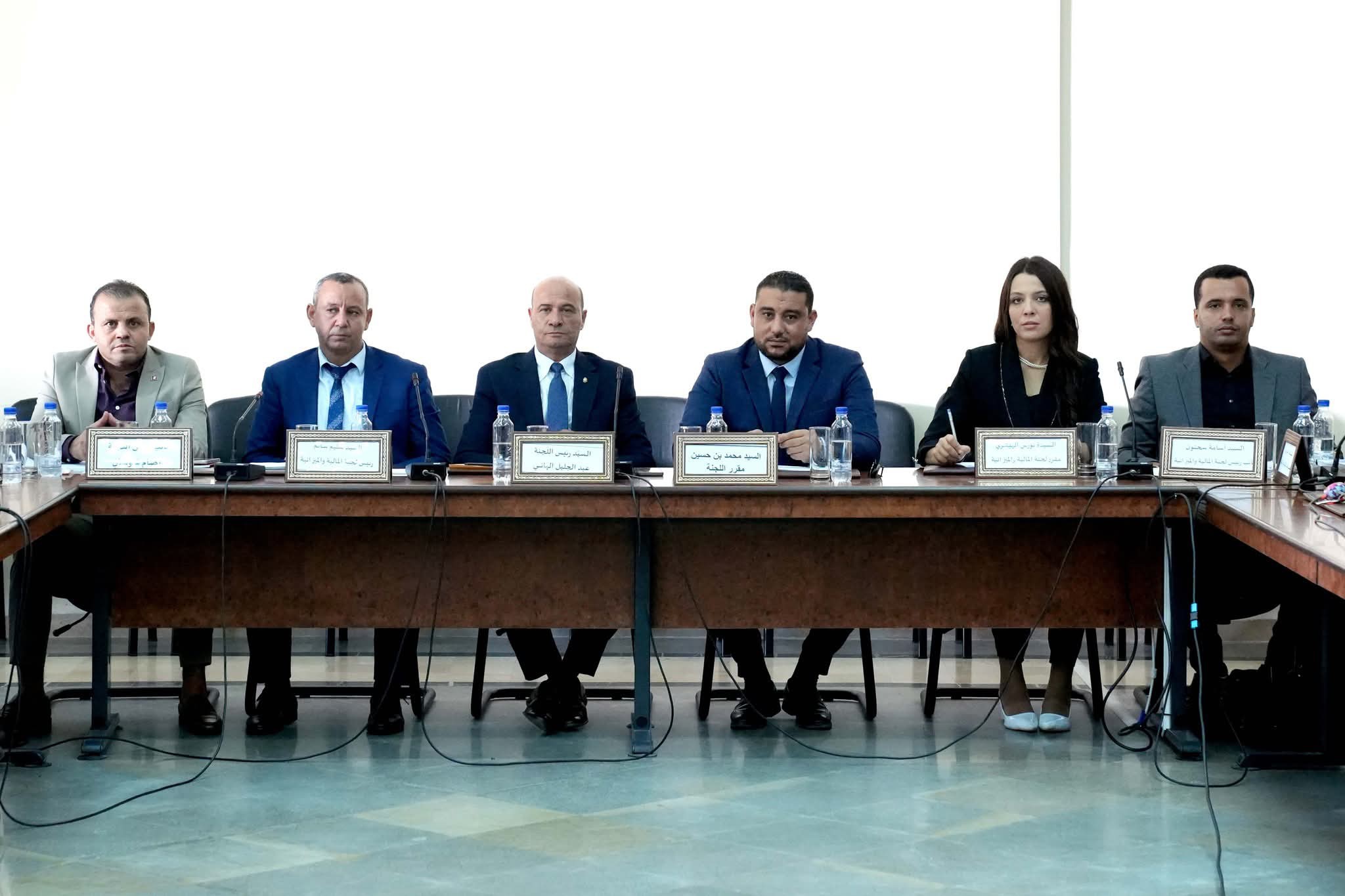 لجنة المالية والميزانية تتداول حول مشروع ميزانية الدولة ومشروع قانون المالية 2026.. وتضبط رزنامة عمل
