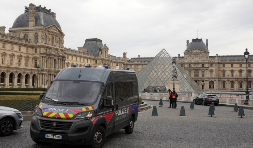 بداية انكشاف "لغز اللوفر".. اعترافات اثنين من المتهمين