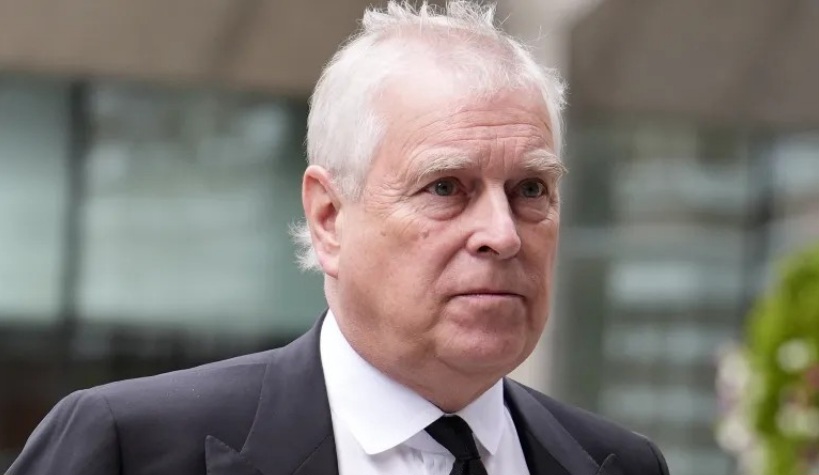 الملك تشارلز يجرد شقيقه أندرو من ألقابه ويطرده من مقر إقامته