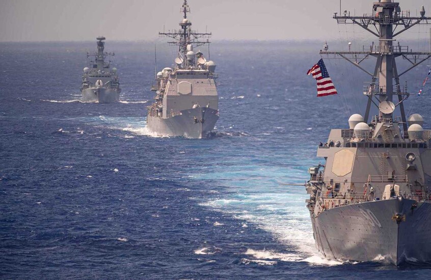 "واشنطن بوست" تكشف حجم الوجود العسكري الأمريكي قبالة سواحل فنزويلا واحتمال توجيه الضربات الأولى