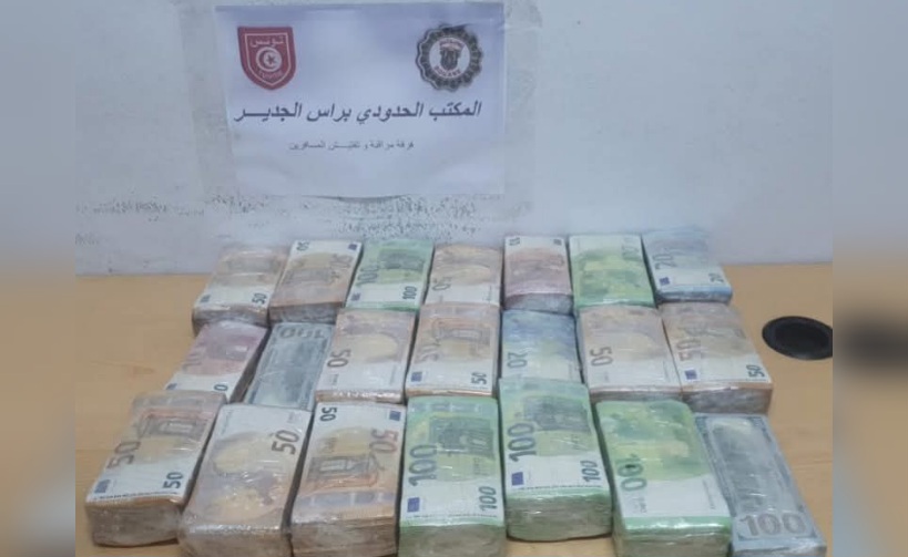 معبر رأس جدير.. الديوانة تحبط محاولة تهريب عملة أجنبية بقيمة تناهز 1.5 مليون دينار