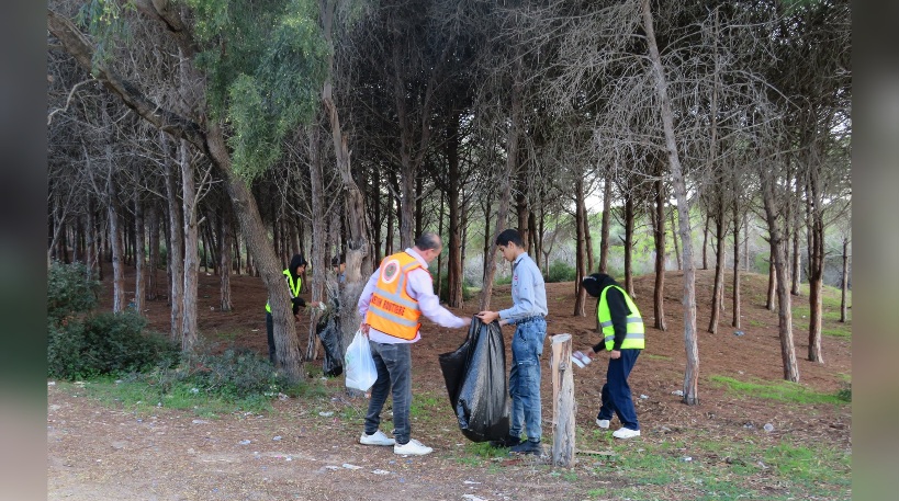 رأس الجبل.. حملة نظافة في غابة عين حديدة