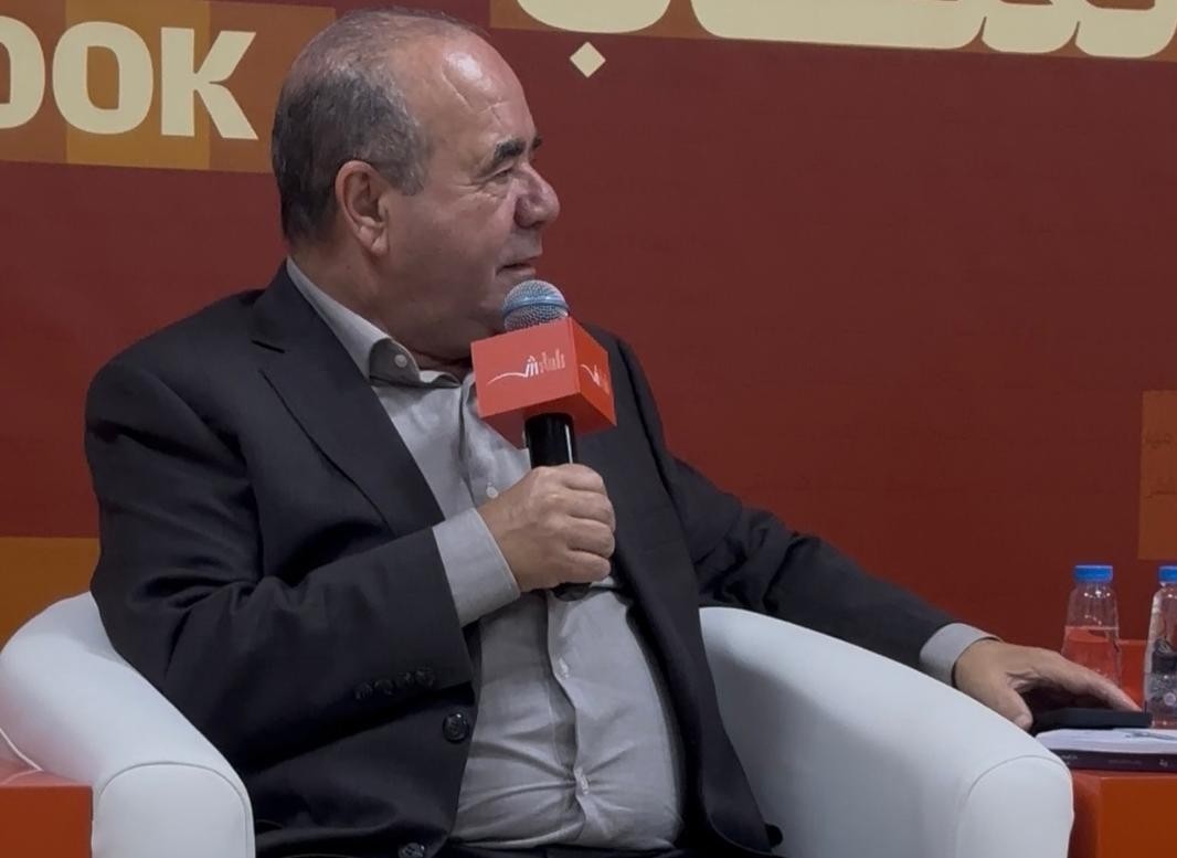 الروائي شكري المبخوت بـ«الشارقة للكتاب»..   من الذاكرة إلى الهامش.. الرواية تفتح أفق التاريخ الإنساني