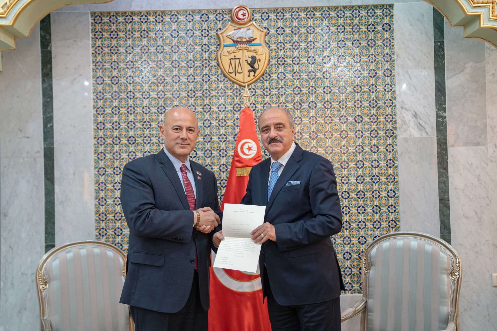  وزير الخارجية يتسلم نسخة من أوراق اعتماد سفير الولايات المتحدة الامريكية الجديد لدى تونس
