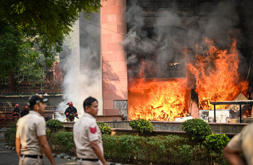 مقتل 8 أشخاص في انفجار سيارة مفخخة في نيودلهي
