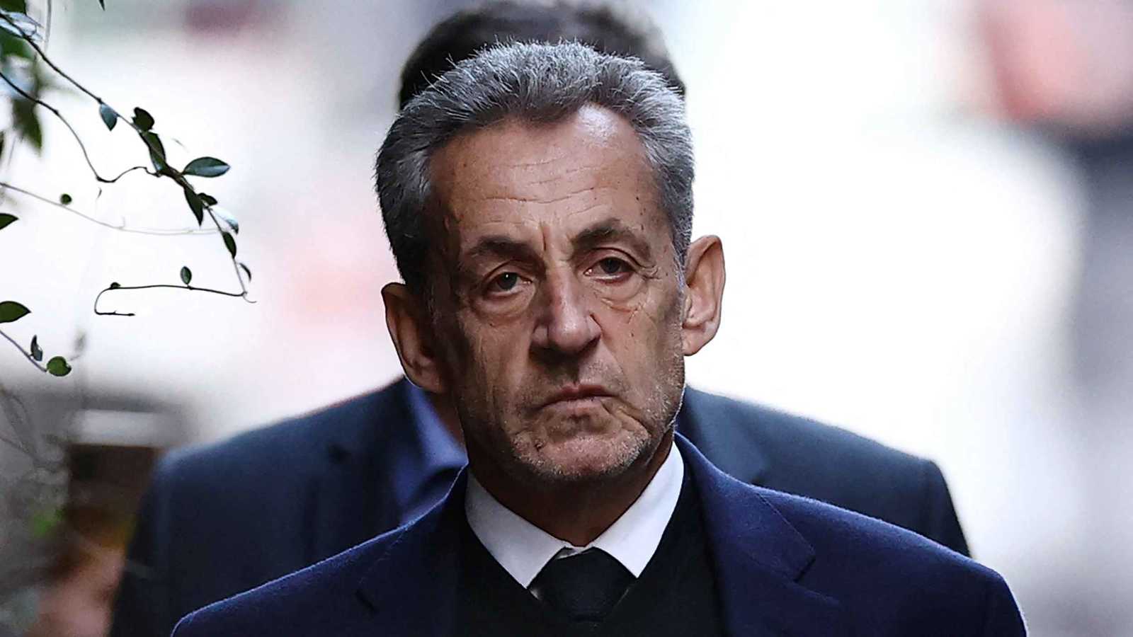 محكمة فرنسية تأمر بإخلاء سبيل الرئيس السابق نيكولا ساركوزي
