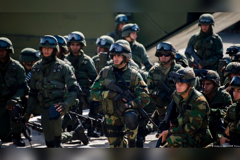 الجيش الفنزويلي يستعد لحرب عصابات إذا تعرض لهجوم أمريكي