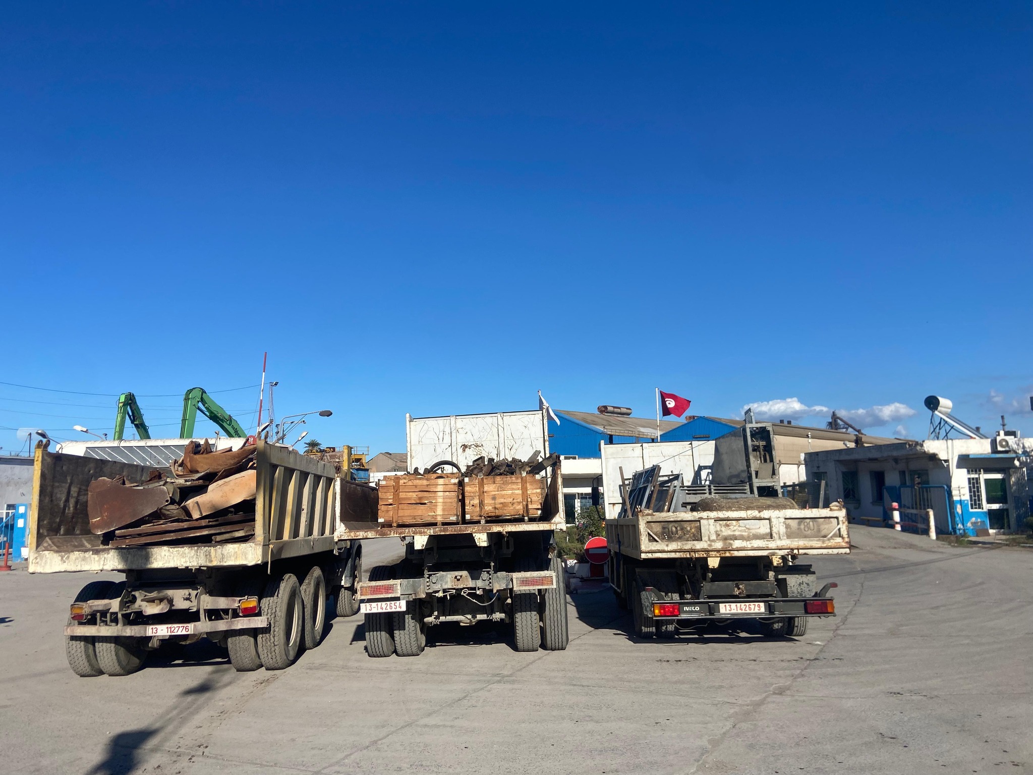 وزارة التجهيز والإسكان تبادر الى نقل المنقولات المحتوية على مادة الحديد لفائدة شركة الفولاذ